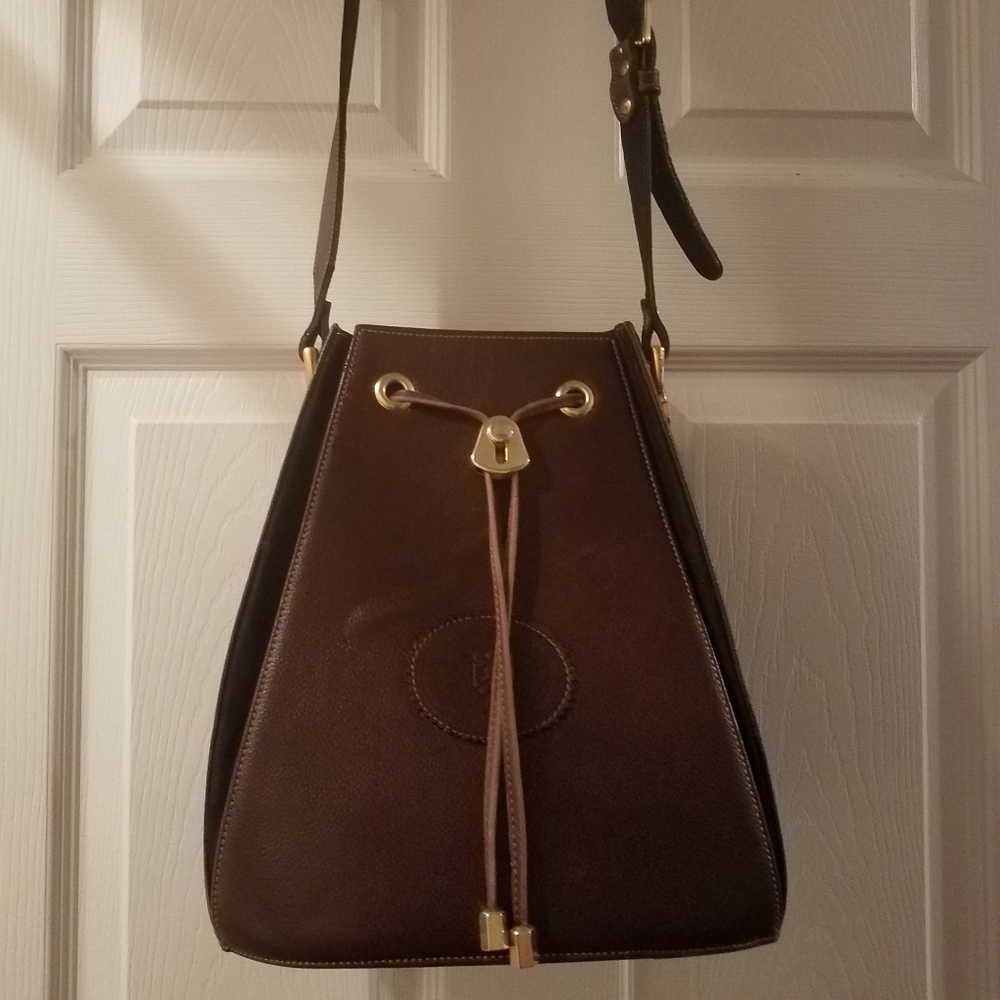 DOES ANYONE KNOW ANYTHING ABOUT THIS TOTE